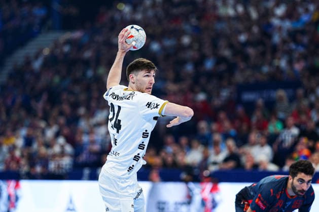 7 meter throw goal Lukas Zerbe THW Kiel, 24 GER, Montpellier Handball vs THW Kiel, handball, EHF European League, semi-final, season 2025 2026, 30 05 2026 GER, Montpellier Handball vs THW Kiel, handball, EHF European League, semi-final, season 2025 2026, 30 05 2026 Hamburg Copyright: xEibner-Pressefoto MarcelxvonxFehrnx EP_MFN