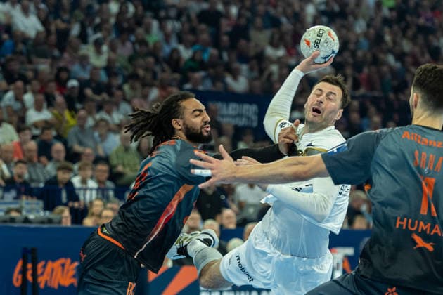 Hugo Monte dos Santos Montpellier Handball and Domagoj Duvnjak THW Kiel battle for the ball during the handball semi final of the Winamax EHF Finals 2026 between Montpellier Handball and THW Kiel at Barclays Arena on May 30, 2026 in Hamburg, Germany