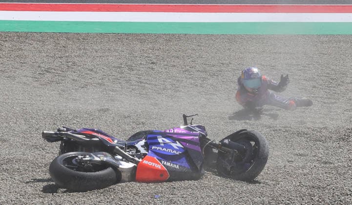 30.05.2026, Autodromo Internazionale del Mugello, Mugello, MotoGP Grosser Preis von Italien 2026 ,im Bild Unfall von Toprak Razgatlioglu (TUK), Prima Pramac Yamaha MotoGP (Photo by Hasan Bratic DeFodi Images) - *** 30 05 2026, Autodromo Internazionale del Mugello, Mugello, MotoGP Italian Grand Prix 2026 ,in the picture accident of Toprak Razgatlioglu TUK , Prima Pramac Yamaha MotoGP Photo by Hasan Bratic DeFodi Images