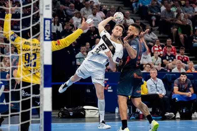 Hamburg 30 05 2026, Handball, Men, EHF European League Men 2025 26, Semi-final, Montpellier Handball THW Kiel Mykola Bilyk THW Kiel, 53 on goal throw against Remi Desbonnet Montpellier Handball, 92