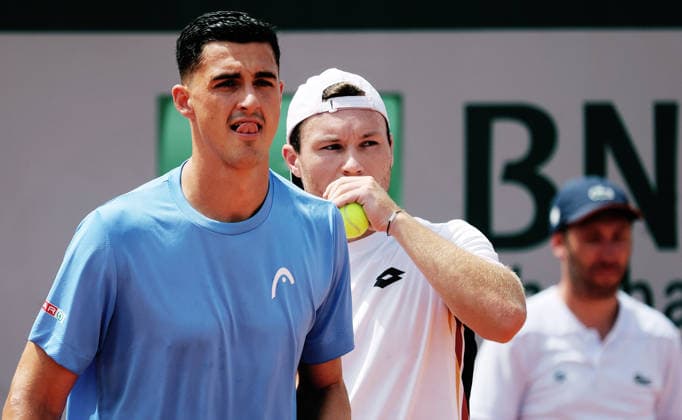 TENNIS - French Open 2026 PARIS,FRANCE,30.MAY.26 - TENNIS - ATP, Tennis Herren World Tour, French Open, Roland Garros, Grand Slam. Image shows Alexander Erler (AUT) and Lucas Miedler (AUT).  GEPAxpictures xMatthiasxHauer