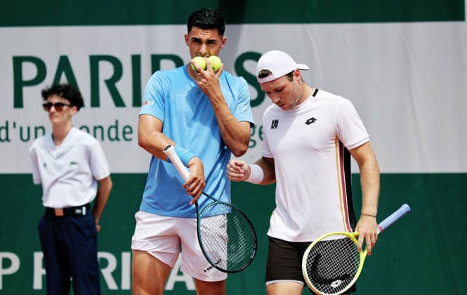 TENNIS - French Open 2026 PARIS,FRANCE,30.MAY.26 - TENNIS - ATP, Tennis Herren World Tour, French Open, Roland Garros, Grand Slam. Image shows Alexander Erler (AUT) and Lucas Miedler (AUT).  GEPAxpictures xMatthiasxHauer
