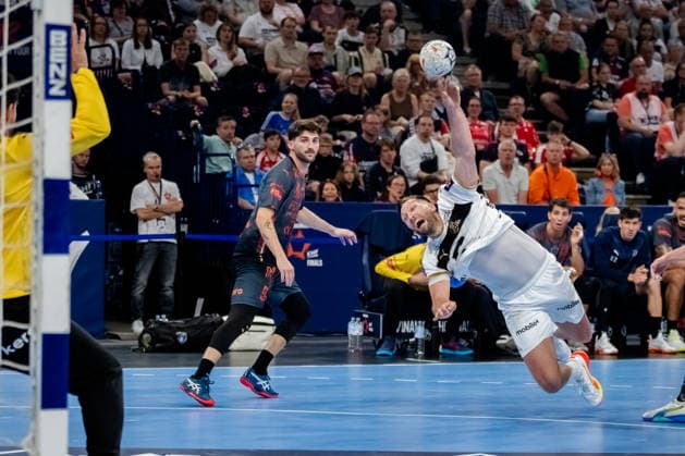 Hamburg 30 05 2026, Handball, Men, EHF European League Men 2025 26, Semi-final, Montpellier Handball THW Kiel Harald Reinkind THW Kiel, 6 on goal throw