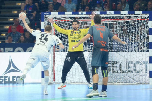 30 05 2026 ,xgox, Handball EHF European League Semi-Final Montpellier Handball THW Kiel emspor, f l Andreas Wolff Kiel, 33 Cheers over held ball, defended, held, Torhueter Hamburg