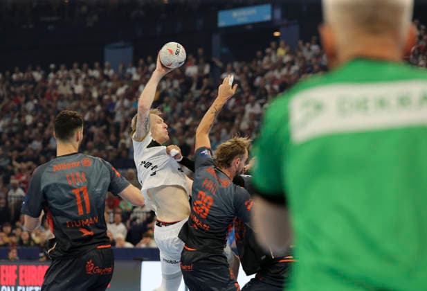 photo Eric Johansson Kiel throws against Valentin PORTE Handball Men on Sat 30 05 2026 Mens EHF European League , Final Four in Hamburg THW Kiel Montpellier , Semifinal