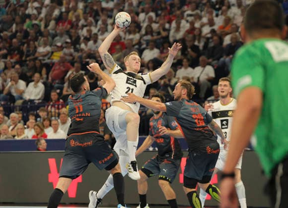 photo Goal throw of Eric Johansson Kiel against Valentin PORTE and left Zvonimir SRNA Handball Men on Sat 30 05 2026 Mens EHF European League , Final Four in Hamburg THW Kiel Montpellier , Semifinal