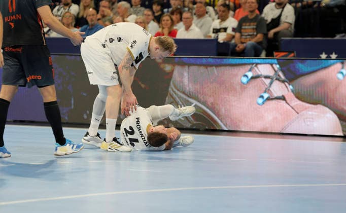 photo Loser Kiel , Lukas ZERBE am am Boden Handball Herren am Sa 30 05 2026 Mens EHF European League , Final Four in Hamburg THW Kiel Montpellier , Semifinal