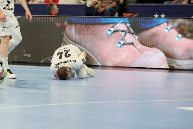 photo Loser Kiel , Lukas ZERBE am am Boden Handball Herren am Sa 30 05 2026 Mens EHF European League , Final Four in Hamburg THW Kiel Montpellier , Semifinal