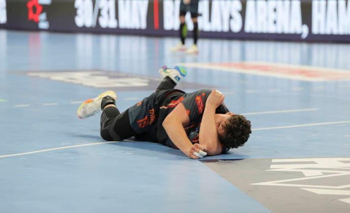 photo devastated Arthur LENNE Montpellier Handball Men on Sat 30 05 2026 Mens EHF European League , Final Four in Hamburg THW Kiel Montpellier , Semifinal