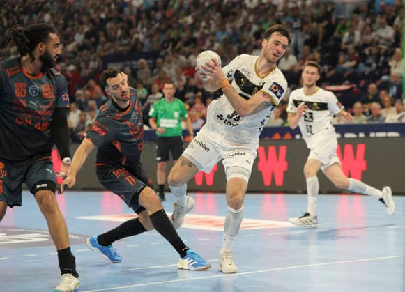 photo Veron Nacinovic Kiel throws against Zvonimir SRNA , left Handball Men on Sat 30 05 2026 Mens EHF European League , Final Four in Hamburg THW Kiel Montpellier , Semifinal