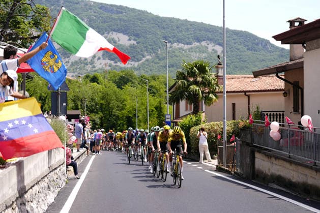 The pack rides during Stage 20 of the Giro d™Italia, from Gemona del Friuli to Piancavallo, Italy, Saturday,May 30, 2026.  Copyright: xFabioxFerrarix xLaPressex