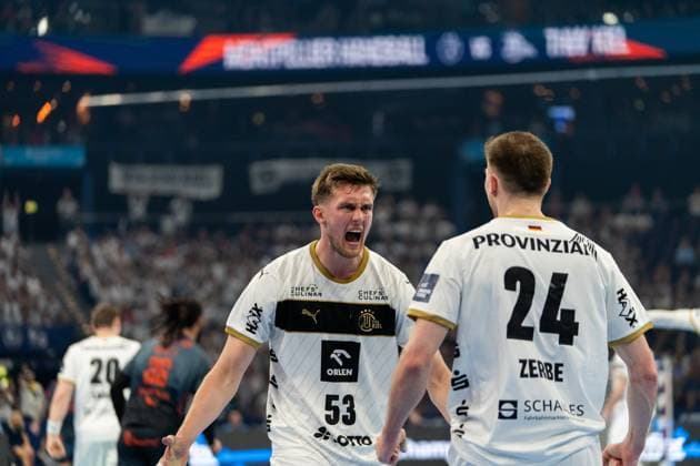 Nikola Bilyk 53 THW Kiel opens his mouth and cheers emotionally, while Lukas Zerbe 24 THW Kiel stands next to him In the background you can see other players from both teams and the packed stands EHF European League THW Kiel Montpellier HB, 30 05 2026, Hamburg, Barclays Arena Copyright: xPhilippHeistx