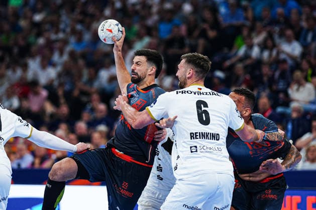 Agustin Cascado Marcelo Montpellier Handball, 18 , Harald Reinkind THW Kiel, 06 GER, Montpellier Handball vs THW Kiel, Handball, EHF European League, Semifinal, Season 2025 2026, 30 05 2026 GER, Montpellier Handball vs THW Kiel, Handball, EHF European League, Semifinal, Season 2025 2026, 30 05 2026 Hamburg Copyright: xEibner-Pressefoto MarcelxvonxFehrnx EP_MFN