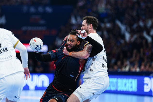 Bryan Hugo Monte dos Santos Montpellier Handball, 26 , Veron Nacinovic THW Kiel, 93 GER, Montpellier Handball vs THW Kiel, Handball, EHF European League, Semi-final, Season 2025 2026, 30 05 2026 GER, Montpellier Handball vs THW Kiel, Handball, EHF European League, Semi-final, Season 2025 2026, 30 05 2026 Hamburg Copyright: xEibner-Pressefoto MarcelxvonxFehrnx EP_MFN