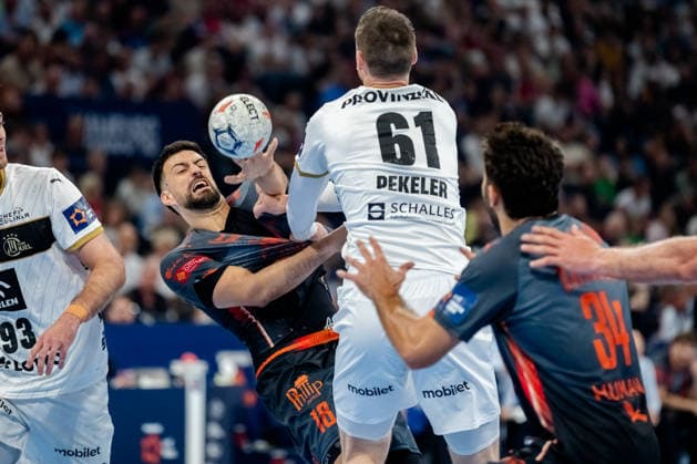 Hamburg 30 05 2026, Handball, Men, EHF European League Men 2025 26, Semi-final, Montpellier Handball THW Kiel Agustin Casado Montpellier Handball, 18 in duel with Hendrik Pekeler THW Kiel, 61