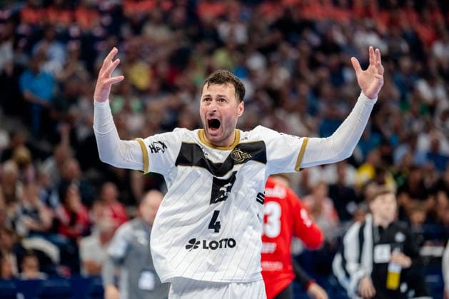 Hamburg 30 05 2026, Handball, Men, EHF European League Men 2025 26, Semi-final, Montpellier Handball THW Kiel Domagoj Duvnjak THW Kiel, 4 push the crowd