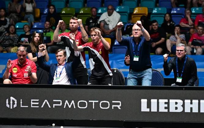 Borussia Düsseldorfs bench in the semi-finals of the TTBL Final Four in Frankfurt Borussia Düsseldorfs bench cheers in the semi-finals of the TTBL Final Four in Frankfurt am Main at the Süwag Energie Arena on May 30, 2026 Frankfurt am Main Hessen Germany
