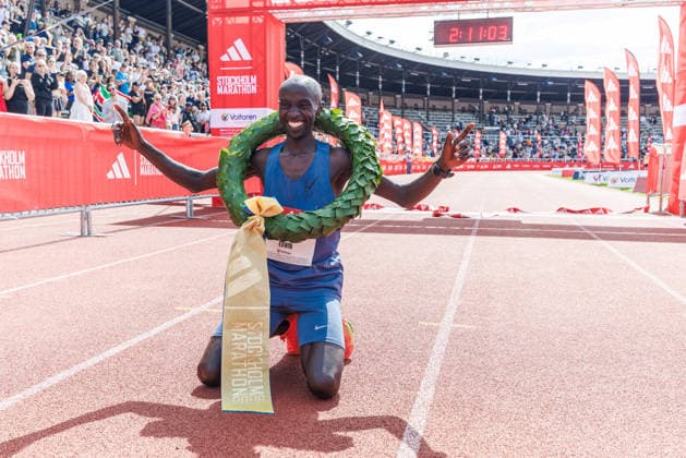 260530 Edwin Kiptoo, Kenya, cheers during the Stockholm Marathon on May 30, 2026 in Stockholm  Copyright: KENTAxJÖNSSON BB260530KJ022