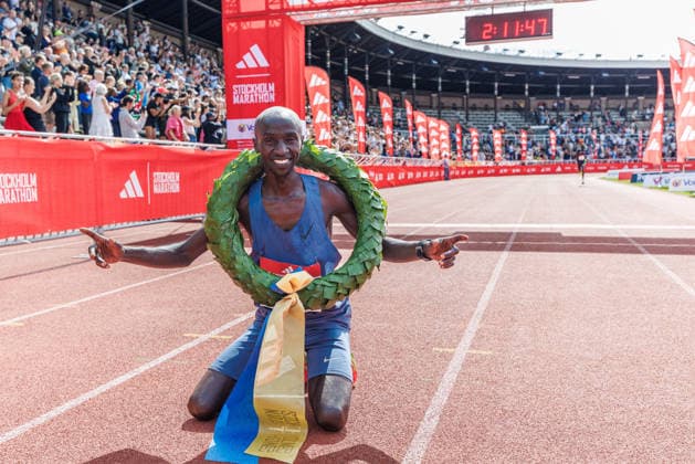 260530 Edwin Kiptoo, Kenya, jublar under Stockholm Marathon den 30 maj 2026 i Stockholm. *** 260530 Edwin Kiptoo, Kenya, cheers during the Stockholm Marathon on May 30, 2026 in Stockholm  Copyright: KENTAxJÖNSSON BB260530KJ023