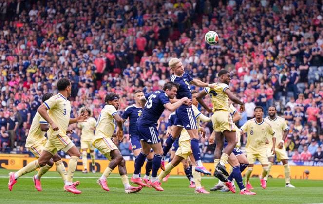 George Hirst of Scotland heads the ball high and wide of the Curacao goal. Scotland v Curacao, International Friendly, Länderspiel, Nationalmannschaft Football, Hampden Park, Glasgow, Scotland, UK - 30 May 2026Glasgow Hampden Park United Kingdom EDITORIAL USE ONLY No use with unauthorised audio, video, data, fixture lists, club league logos or live services. Online in-match use limited to 120 images, no video emulation. No use in betting, games or single club league player publications.  Copyright: xStuartxWallace Shutterstockx 16898283c