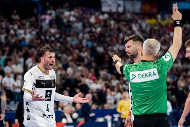 Hamburg 30 05 2026, Handball, Men, EHF European League Men 2025 26, Semi-final, Montpellier Handball THW Kiel Domagoj Duvnjak THW Kiel, 4 reacts emotionally on a time penalty
