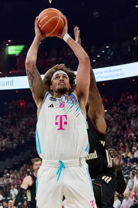 German Basketball Bundesliga BBL , FC Bayern Munich Basketball vs TELEKOM BASKETS Bonn, Munich FC Bayern Basketball, Bonn TELEKOM BASKETS, 2026 05 30 in Munich SAP Garden KESSENS Michael TELEKOM BASKETS Bonn Center C Nr6 BON6 , MIKE Isiaha FC Bayern Munich Basketball Power Forward PF Nr22 FCBB22 sportworld Munich SAP Garden Bayern Germany