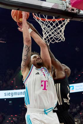 German Basketball Bundesliga BBL , FC Bayern Munich Basketball vs TELEKOM BASKETS Bonn, Munich FC Bayern Basketball, Bonn TELEKOM BASKETS, 2026 05 30 in Munich SAP Garden KESSENS Michael TELEKOM BASKETS Bonn Center C Nr6 BON6 , MIKE Isiaha FC Bayern Munich Basketball Power Forward PF Nr22 FCBB22 sportworld Munich SAP Garden Bayern Germany