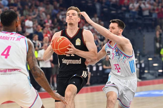 Justus HOLLATZ FCB , action,duel against Grayson MURPHY Bonn Basketball BBL,season 2025 2026 ,1 play off semi final FC Bayern Muenchen Telekom Baskets Bonn on 30 05 2025, S A P G A R D EN
