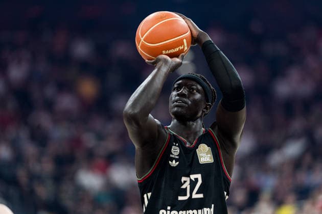 MUNICH, GERMANY - MAY 30: Wenyen Gabriel (FC Bayern Muenchen, 32) shooting from the freethrow line during the easyCredit Basketball Bundesliga Playoffs Semi-final match 1 between FC Bayern Muenchen vs. Telekom Baskets Bonn at SAP Garden on match 1 of easyCredit Basketball Bundesliga Playoffs Semi-final on May 30, 2026 in Munich, Germany. Bavaria Germany Copyright: xSteffiexWunderlx