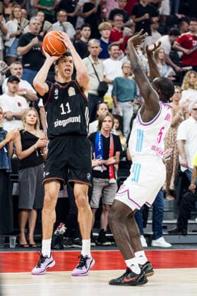 MUNICH, GERMANY - MAY 30: Vladimir Lucic (FC Bayern Muenchen, 11) controls the ball against Tylan Birts (Telekom Baskets Bonn, 5) during the easyCredit Basketball Bundesliga Playoffs Semi-final match 1 between FC Bayern Muenchen vs. Telekom Baskets Bonn at SAP Garden on match 1 of easyCredit Basketball Bundesliga Playoffs Semi-final on May 30, 2026 in Munich, Germany. Bavaria Germany Copyright: xSteffiexWunderlx