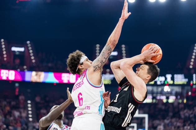 MUNICH, GERMANY - MAY 30: Vladimir Lucic (FC Bayern Muenchen, 11) controls the ball against Michael Kessens (Telekom Baskets Bonn, 6) during the easyCredit Basketball Bundesliga Playoffs Semi-final match 1 between FC Bayern Muenchen vs. Telekom Baskets Bonn at SAP Garden on match 1 of easyCredit Basketball Bundesliga Playoffs Semi-final on May 30, 2026 in Munich, Germany. Bavaria Germany Copyright: xSteffiexWunderlx