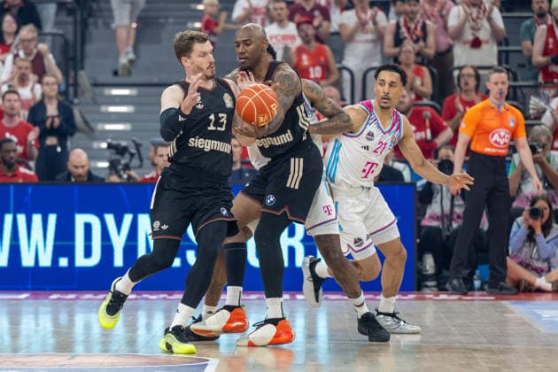 Andreas Obst 13 FC Bayern Basketball , Rokas Jokubaits 31 FC Bayern Basketball , Joel Aminu 21 Telekom Baskets Bonn , FC Bayern Basketball vs Telekom Baskets Bonn, BBL, Semifinal 1, 30 05 2026 Muenchen Bayern Germany Copyright: xkolbert-press UlrichxGamelx