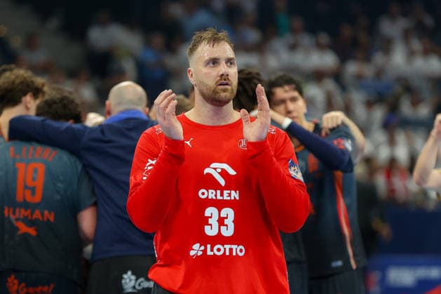 30 05 2026 ,xgox, Handball EHF European League semi-final Montpellier Handball THW Kiel emspor, f l Andreas Wolff Kiel, 33 Celebrating the victory, cheering after the end of the match Hamburg