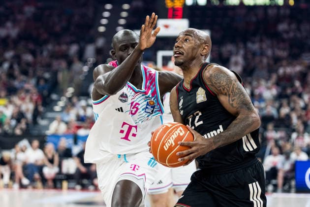 Correction: MUNICH, GERMANY - MAY 30: Isiaha Mike (FC Bayern Muenchen, 22) controls the ball against Kur Jongkuch (Telekom Baskets Bonn, 15) during the easyCredit Basketball Bundesliga Playoffs Semi-final match 1 between FC Bayern Muenchen vs. Telekom Baskets Bonn at SAP Garden on match 1 of easyCredit Basketball Bundesliga Playoffs Semi-final on May 30, 2026 in Munich, Germany. Bavaria Germany Copyright: xSteffiexWunderlx