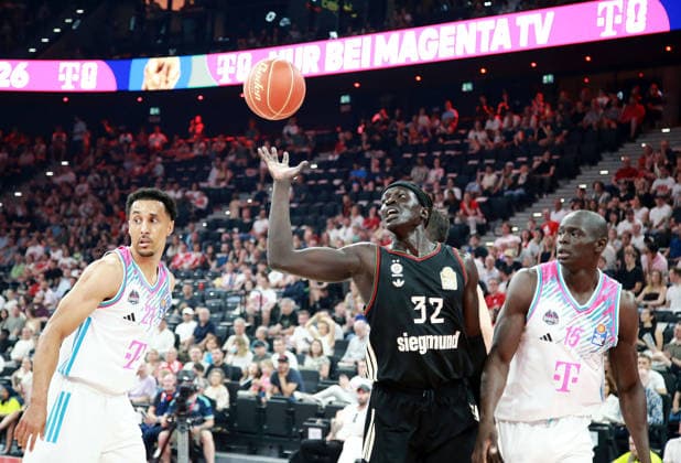 in the middle Wenyen GABRIEL Muenchen , Mens Basketball Bundesliga, 2025 26, play off semi-final, first match, FC Bayern Muenchen Basketball vs Telekom Baskets Bonn, SAP Garden3, 30 05 26 Copyright: WolfgangxFehrmann