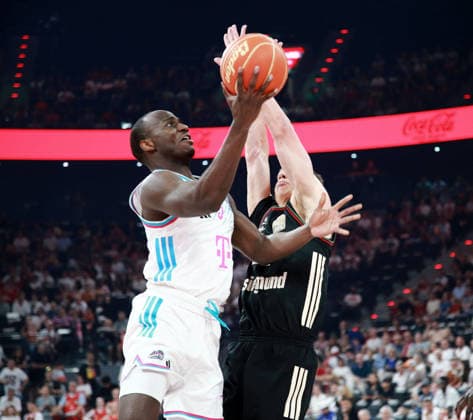 from left Tylan BIRTS Bonn , Vladimir LUCIC Muenchen , Mens Basketball Bundesliga, 2025 26, play off semi-final, first match, FC Bayern Muenchen Basketball vs Telekom Baskets Bonn, SAP Garden3, 30 05 26 Copyright: WolfgangxFehrmann