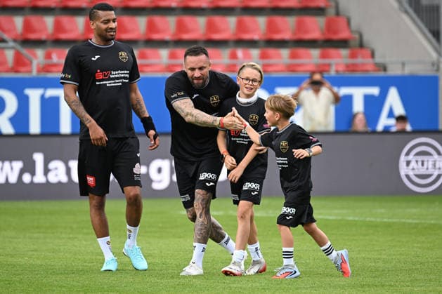 30 05 2026, xsvx, Football Langholz Cup 2026, f l goal celebration with MMA fighter Christian Eckerlin Wiesbaden