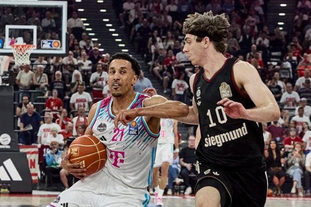 German Basketball Bundesliga BBL , FC Bayern Munich Basketball vs TELEKOM BASKETS Bonn, Munich FC Bayern Basketball, Bonn TELEKOM BASKETS, 2026 05 30 in Munich SAP Garden AMINU Joel TELEKOM BASKETS Bonn Shooting Guard SG Nr21 BON21 , JESSUP Justinian FC Bayern Munich Basketball Shooting Guard SG Nr10 FCBB10 sportworld Munich SAP Garden Bayern Germany