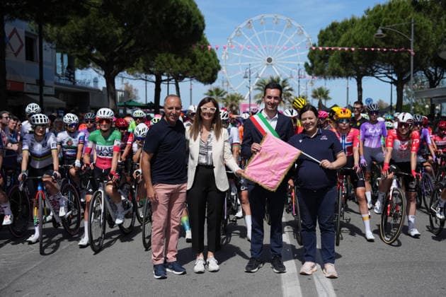 Start the race with mayorr Matteo Gozzoli. during Stage 1 of the Giro d™Italia Women, from Cesenatico to Ravenna, Italy, Saturday, May 30, 2026  Copyright: xDavidexSpada LaPressex