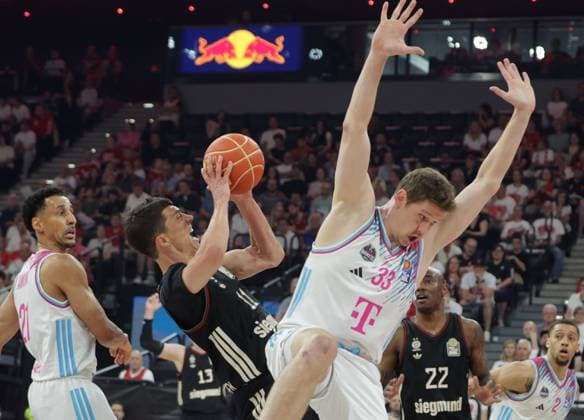 Wild game of Bayern 11 Vladimir LUCIC against Bonns 33 HECKMANN Basketball, Bayern Bonn Bundesliga, FC Bayern Basketball Telekom Baskets Bonn, playoff semi-final, 1 game, season 2025 2026, 30 05 2026, in Munich, S A P G A R D E N, Germany Source Copyright Credit Oryk HAIST xBASKETBALL-BAYERN-BONNx