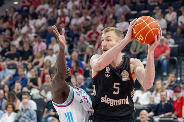 Tylan Birts 5 Telekom Baskets Bonn in duel with Niels Giffey 5 FC Bayern Basketball , FC Bayern Basketball vs Telekom Baskets Bonn, BBL, Semifinal 1, 30 05 2026 Munich Bavaria Germany Copyright: xkolbert-press UlrichxGamelx