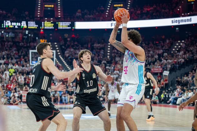 Neno Dimitrijevic 0 FC Bayern Basketball , Justin Jessup 10 FC Bayern Basketball , Michael Kessens 6 Telekom Baskets Bonn , FC Bayern Basketball vs Telekom Baskets Bonn, BBL, Semifinal 1, 30 05 2026 Muenchen Bayern Germany Copyright: xkolbert-press UlrichxGamelx