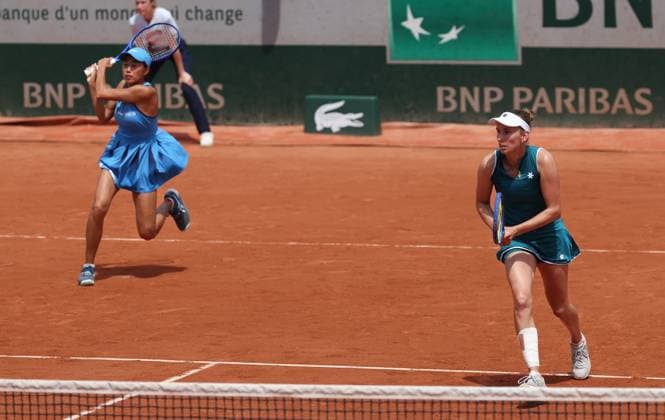 Belgian Elise Mertens (R) and Chinese Zhang Shuai pictured during a doubles tennis match between Argentinian-German pair Fossa Huergo-Korpatsch and Belgian-Chinese pair Zhang-Mertens, in the second round of the women s doubles at the Roland Garros French Open tennis tournament, in Paris, France, Saturday 30 May 2026. This year s tournament takes place from 18 May to 07 June. Mertens-Shuai won 6-1, 6-1. VIRGINIExLEFOUR  x175460642x