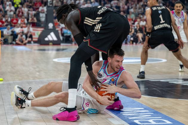 Grayson Murphy 7 Telekom Baskets Bonn on the ground fights with Wenyen Gabriel 32 FC Bayern Basketball for the ball, FC Bayern Basketball vs Telekom Baskets Bonn, BBL, Semifinal 1, 30 05 2026 Munich Bavaria Germany Copyright: xkolbert-press UlrichxGamelx