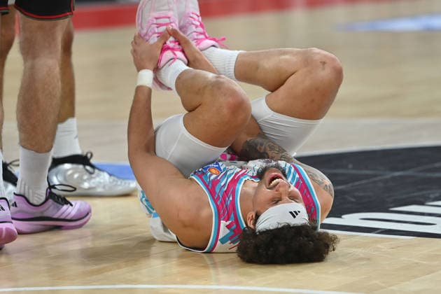 Michael KESSENS Bonn with pain on the ground Basketball BBL,Season 2025 2026 ,1 Play Off semi-final FC Bayern Muenchen Telekom Baskets Bonn on 30 05 2025, S A P G A R D EN
