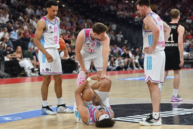 Michael KESSENS Bonn with pain on the ground Basketball BBL,Season 2025 2026 ,1 Play Off semi-final FC Bayern Muenchen Telekom Baskets Bonn on 30 05 2025, S A P G A R D EN