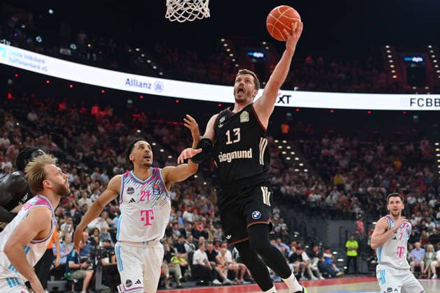 from right Andreas OBST FCB Joel AMINU Bonn , Melvin JOSTMANN Bonn , action,duel Basketball BBL,season 2025 2026 ,1 Play Off semi-final FC Bayern Muenchen Telekom Baskets Bonn on 30 05 2025, S A P G A R D EN