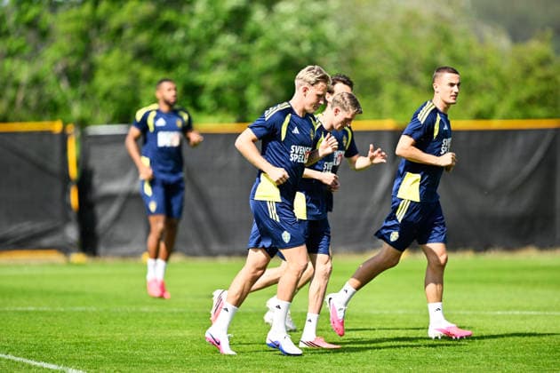 STOCKHOLM, SWEDEN 20260530 Swedens Herman Johansson, Alexander Bernhardsson and Gustaf Lagerbielke as the mens national team trains at Bosön ahead of the upcoming World Cup and training matches against Norway and Greece STOCKHOLM SWEDEN x10050x  Copyright: xPontusxLundahl TTx NATIONAL FOOTBALL TEAM TRAINING BOSÖN