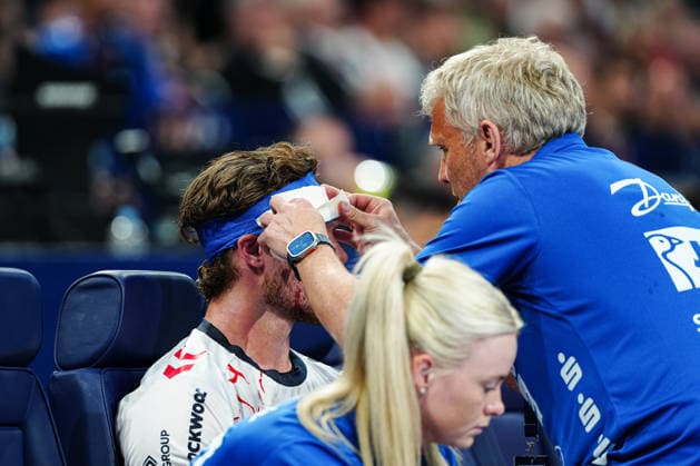 Head injury Johannes Golla SG Flensburg Handewitt, 04 GER, MT Melsungen vs SG Flensburg Handewitt, Handball, EHF European League, Semi-final, 2025 2026 season, 30 05 2026 GER, MT Melsungen vs SG Flensburg Handewitt, Handball, EHF European League, Semi-final, 2025 2026 season, 30 05 2026 Hamburg Copyright: xEibner-Pressefoto MarcelxvonxFehrnx EP_MFN
