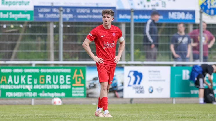 Florian Brahtz Blumenthaler SV, 7 disappointed about the defeat, disappointment after the final whistle, final whistle, highlight, loser, lost, frustration, pessimistic, sad, 30 05 2026, Todesfelde Germany , football, promotion round Regionalliga Nord, SV Todesfelde Blumenthaler SV xobx